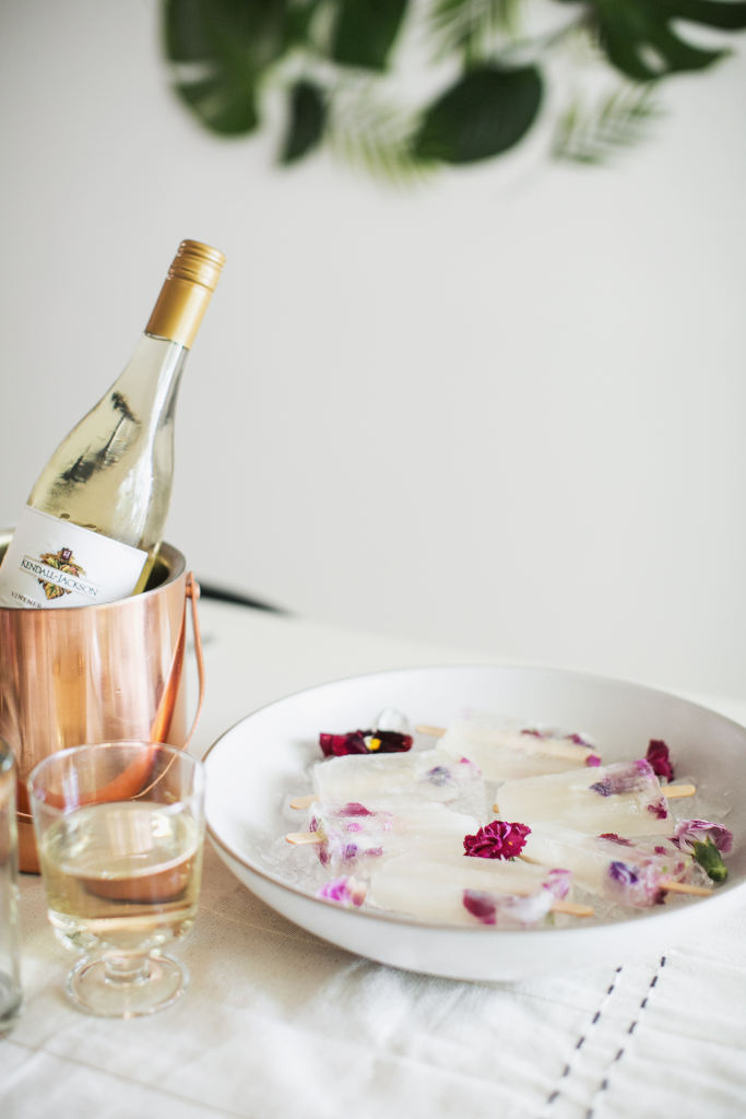 Make these Kendall-Jackson Pinot Gris Winesicles with Edible Flowers — perfect for a hot spring or summer day! #DIY