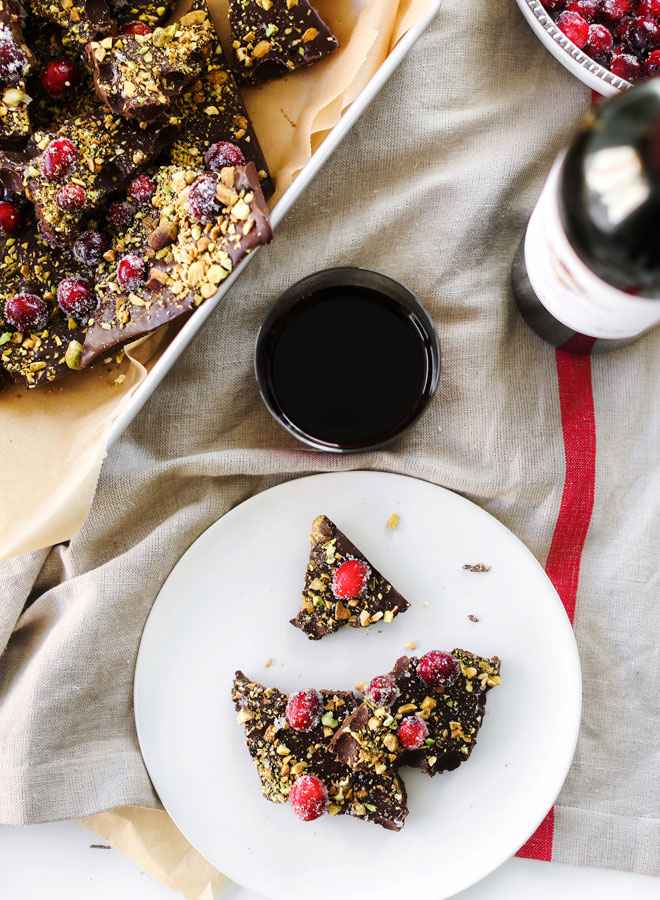 This Christmas Chocolate Bark is perfect for teacher’s presents, to give as last minute gifts to the girlfriends, or to bring to as a hostess gift.