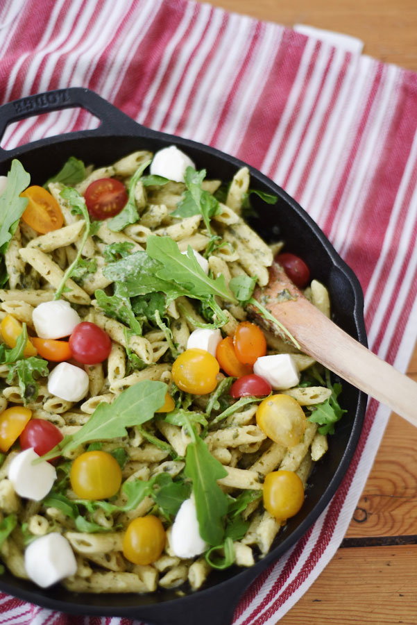 Searching for an easy weeknight meal that is equal parts healthy, delicious and time effective? Then this easy caprese pasta salad will absolutely blow your mind!
