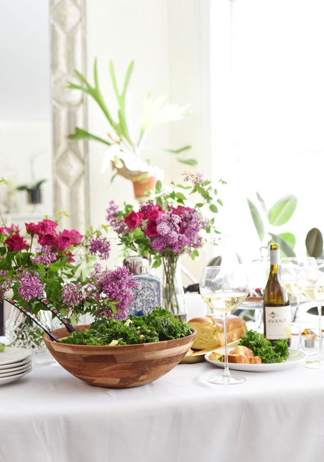 We are sharing four easy tips on how to host a stress-free housewarming party and how to have a blast in the process!