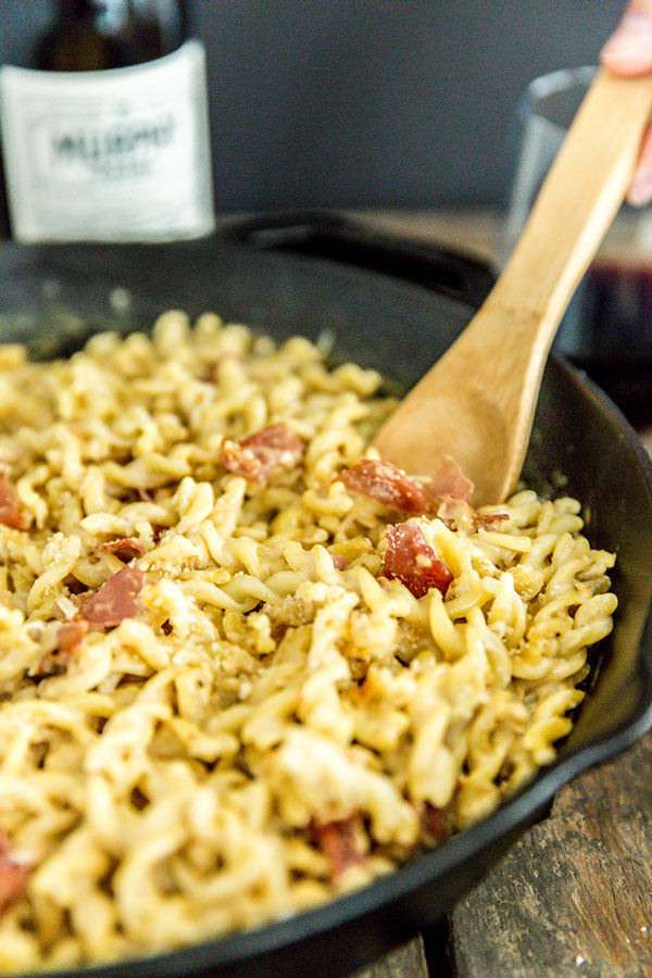 Our favorite childhood recipe is all grown up with this cast iron Havarti, Gouda and prosciutto macaroni and cheese. Time to dig in!